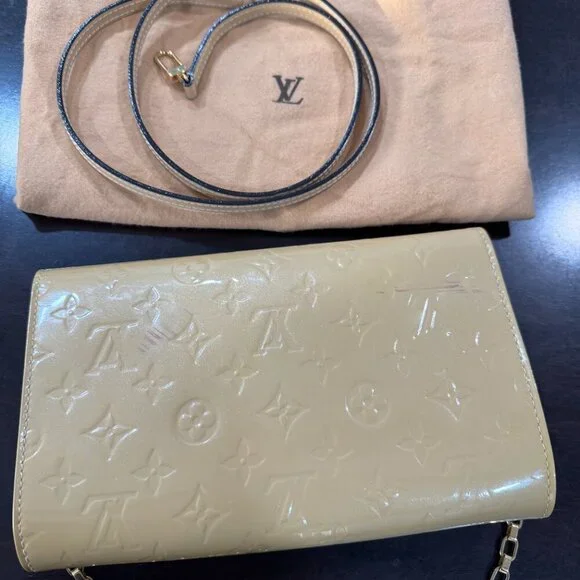 Louis Vuitton Vernis Anna Chain Clutch / Crossbody Bag (removable strap)– Beige - Picture 4 of 13